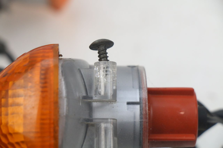 photo de CLIGNOTANTE ANTERIORE SUZUKI XF FREEWIND 650 (1997 - 2003) - Zoom sullo stato d'uso