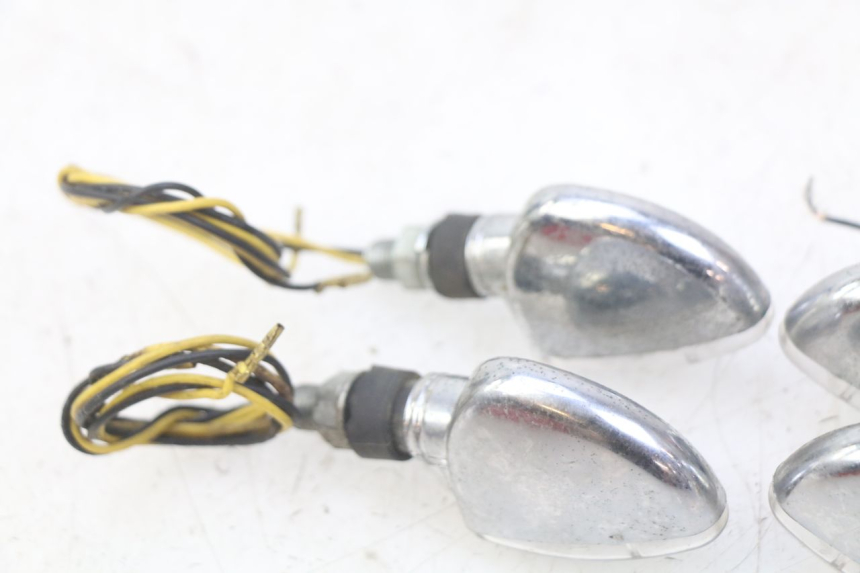 photo de FANALE ANTERIORE KAWASAKI ZEPHYR 1100 ( - 1995) - Dettagli dei punti di fissaggio