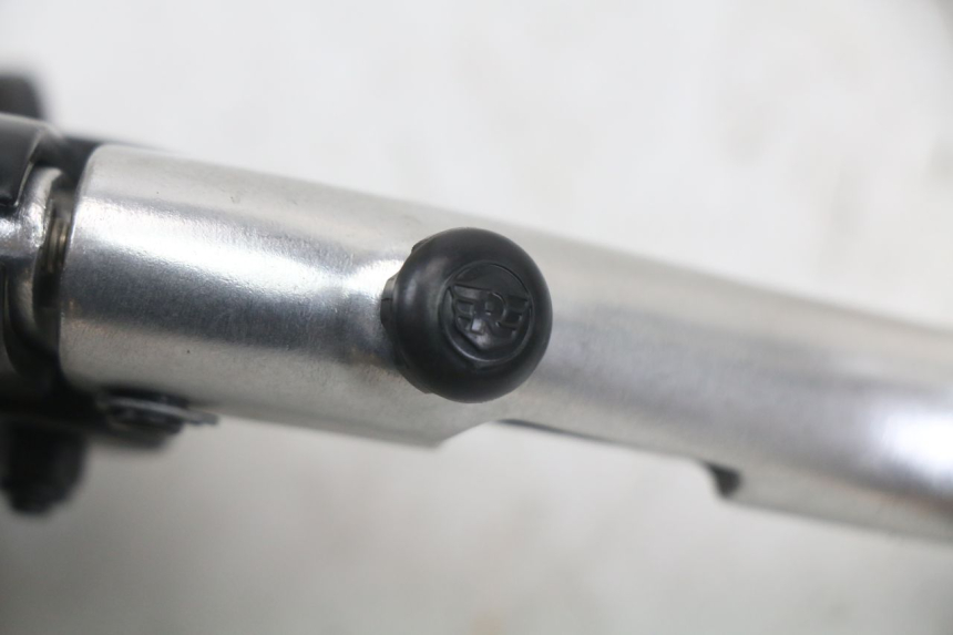 photo de LEVA FRIZIONE ATTACCO ROYAL ENFIELD CONTINENTAL GT 650 (2019 - 2024) - Zoom sullo stato d'uso