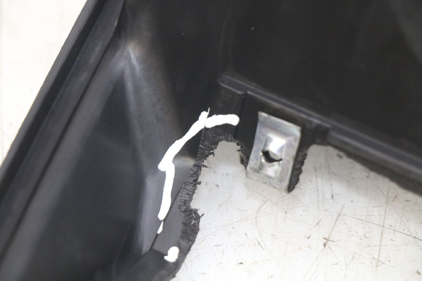 photo de COFANO SELLA KYMCO AGILITY 16+ 4T 50 (2018 - 2023) - Zoom sullo stato d'uso