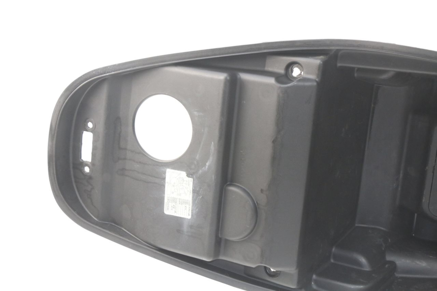 photo de Bauletto sella KYMCO AGILITY CITY 4T 50 (2008 - 2016) - Dettagli dei punti di fissaggio