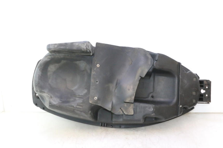 photo de SOTTOSELLA APRILIA ATLANTIC S 125 (2010 - 2013) - Stato della superficie e materiale