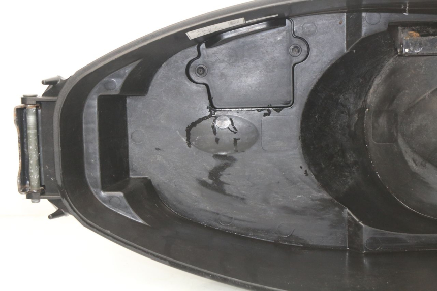 photo de SELLA POSTERIORE YAMAHA CYGNUS X 125 (2004 - 2007) - Dettagli dei punti di fissaggio