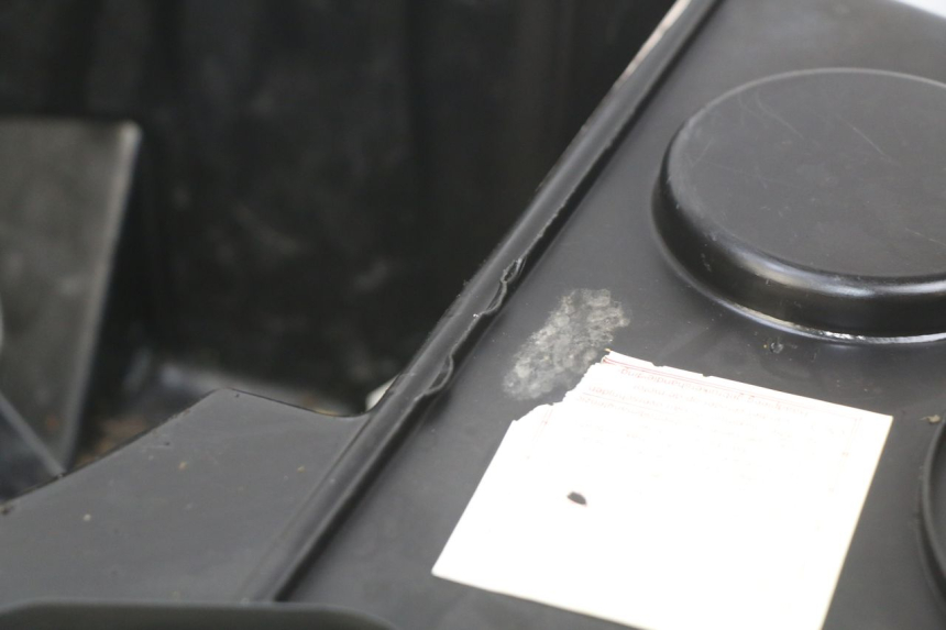 photo de SCATOLA SELLA PEUGEOT ELYSEO 125 (1999 - 2004) - Vista d'insieme del prodotto