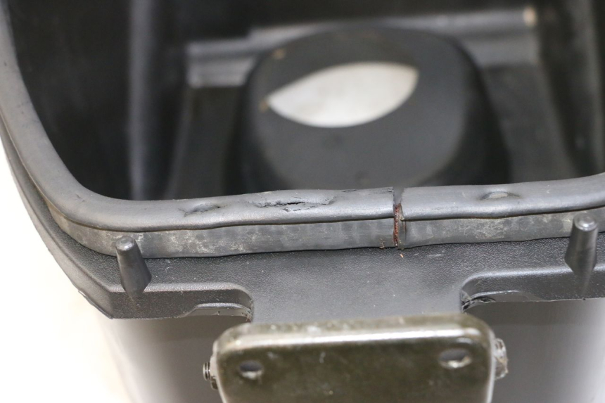 photo de Bauletto sella SYM FIDDLE 125 (2008 - 2010) - Primo piano tecnico