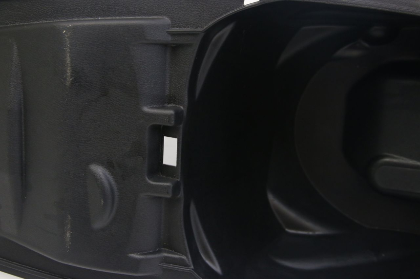 photo de COFANO SELLA SYM JET 4 4T 50 (2018 - 2021) - Dettaglio del componente