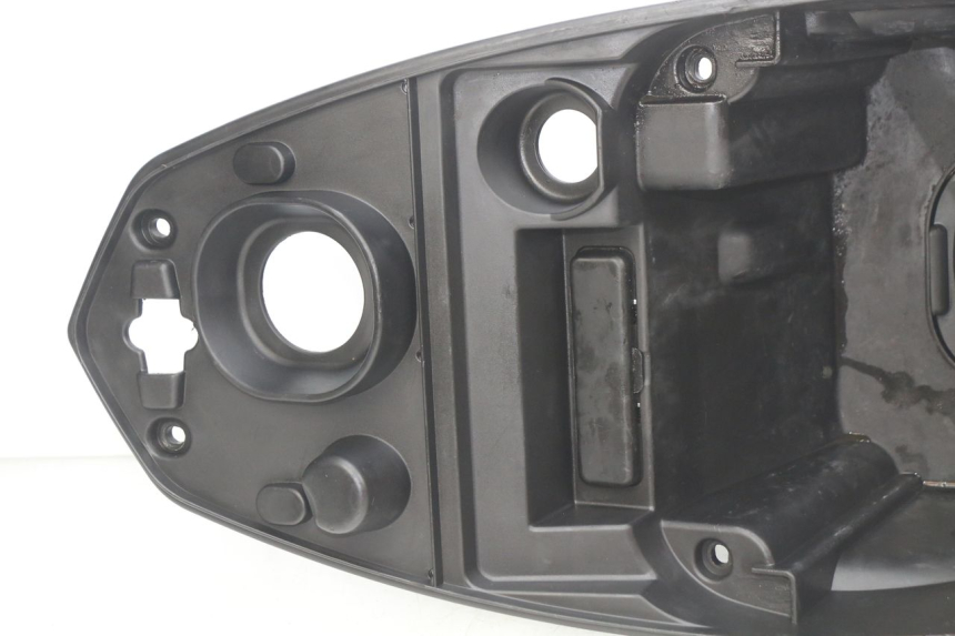 photo de COFANO SELLA PEUGEOT KISBEE 2T 50 (2010 - 2017) - Dettagli dei punti di fissaggio