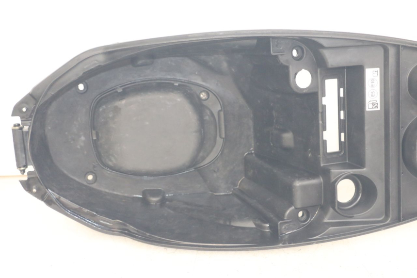 photo de COFANO SELLA PEUGEOT KISBEE 2T 50 (2018 - 2022) - Vista d'insieme del prodotto