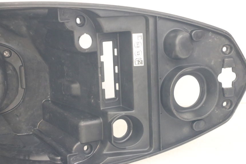 photo de COFANO SELLA PEUGEOT KISBEE 2T 50 (2018 - 2022) - Dettagli dei punti di fissaggio