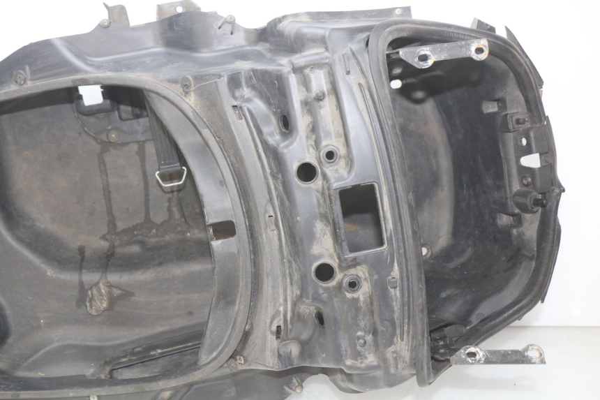 photo de COFANO SELLA PIAGGIO MP3 LT 400 (2007 - 2012) - Dettagli dei punti di fissaggio