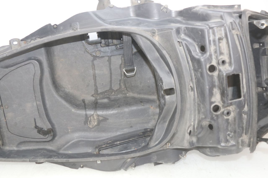 photo de COFANO SELLA PIAGGIO MP3 LT 400 (2007 - 2012) - Stato della superficie e materiale