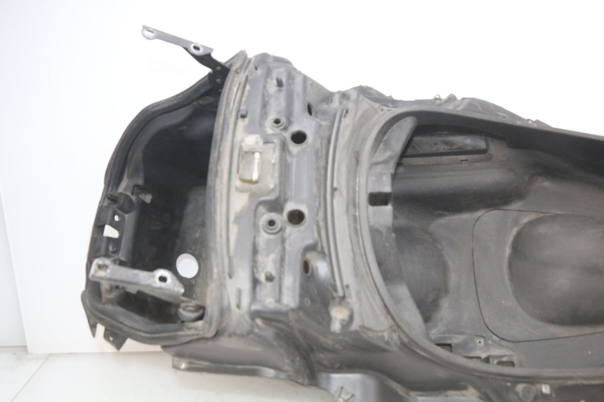 photo de COFANO SELLA PIAGGIO MP3 LT 300 (2010 - 2016) - Stato della superficie e materiale