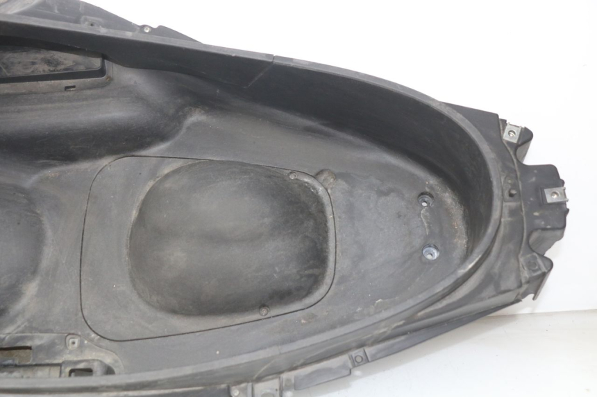 photo de COFANO SELLA PIAGGIO MP3 LT 300 (2010 - 2016) - Marcature e riferimenti originali