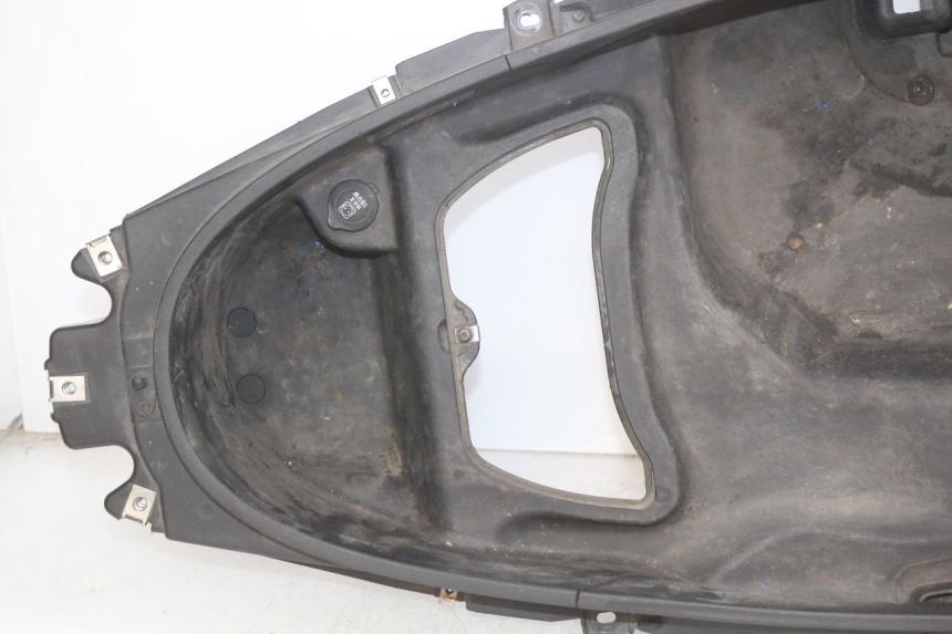 photo de COFANO SELLA PIAGGIO MP3 LT 400 (2007 - 2012) - Stato della superficie e materiale