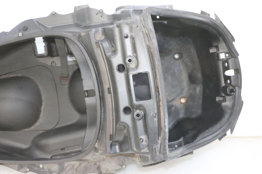 photo de SOTTOSELLA PIAGGIO MP3 LT 300 (2010 - 2016) - Caratteristiche distintive