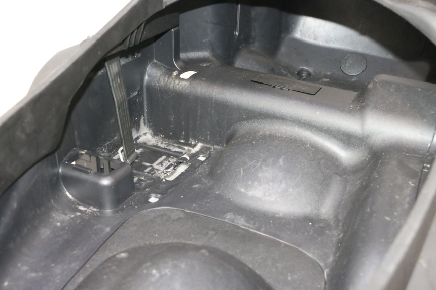 photo de COFANO SELLA PIAGGIO MP3 LT 300 (2010 - 2016) - Altra vista dell'articolo