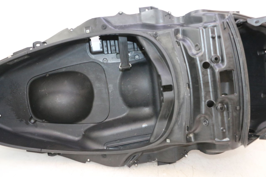 photo de COFANO SELLA PIAGGIO MP3 LT 300 (2010 - 2016) - Foto prodotto supplementare