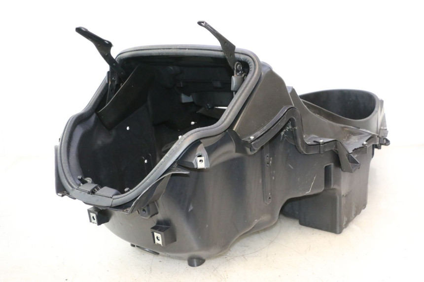 photo de COFANO SELLA PIAGGIO MP3 LT 300 (2010 - 2016) - Stato della superficie e materiale