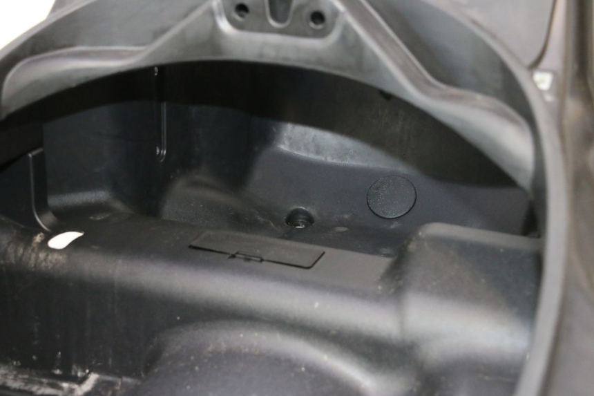 photo de COFANO SELLA PIAGGIO MP3 LT 300 (2010 - 2016) - Marcature e riferimenti originali