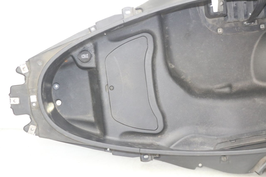 photo de COFANO SELLA PIAGGIO MP3 500 (2011 - 2015) - Stato della superficie e materiale