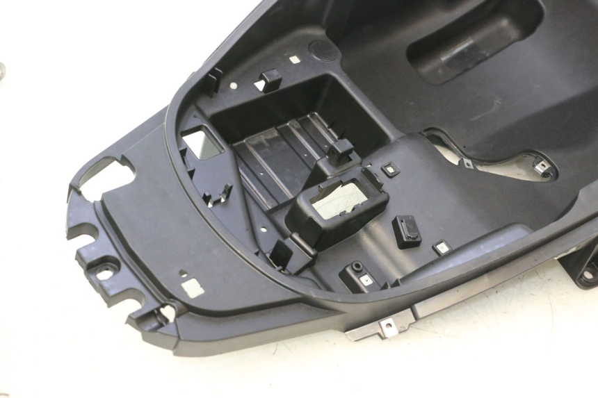 photo de SOTTOSELLA PIAGGIO MP3 500 (2016 - 2018) - Caratteristiche distintive