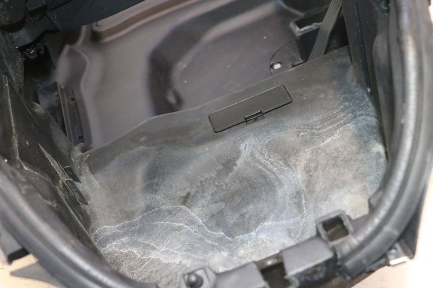 photo de COFANO SELLA PIAGGIO MP3 500 (2011 - 2015) - Dettagli dei punti di fissaggio