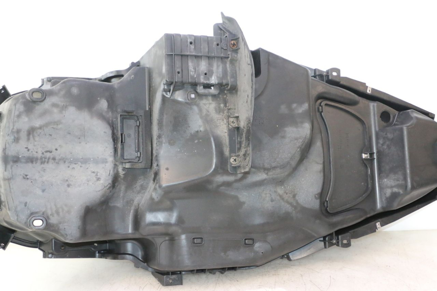 photo de COFANO SELLA PIAGGIO MP3 500 (2011 - 2015) - Marcature e riferimenti originali