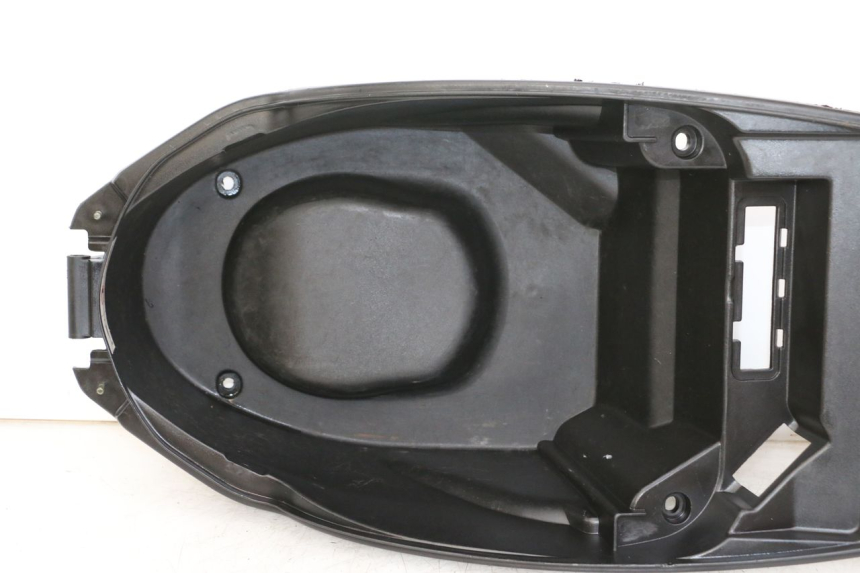 photo de SOTTOSELLA PEUGEOT STREETZONE 4T 50 (2018 - 2023) - Dettagli dei punti di fissaggio