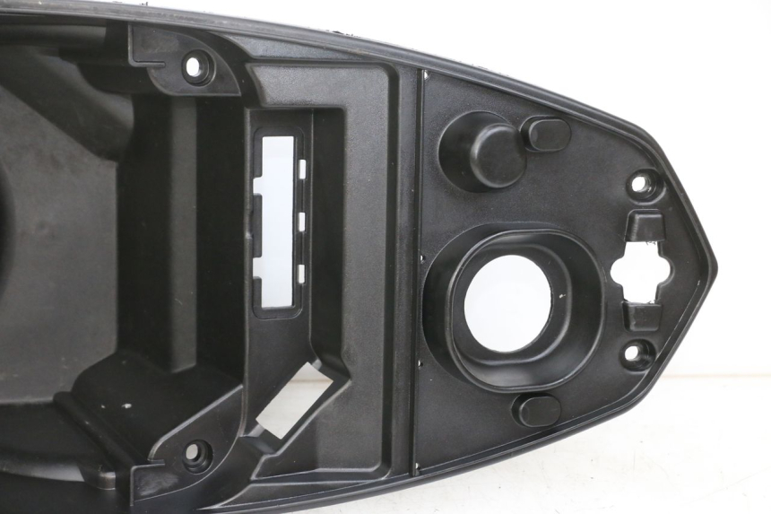 photo de SOTTOSELLA PEUGEOT STREETZONE 4T 50 (2018 - 2023) - Stato della superficie e materiale