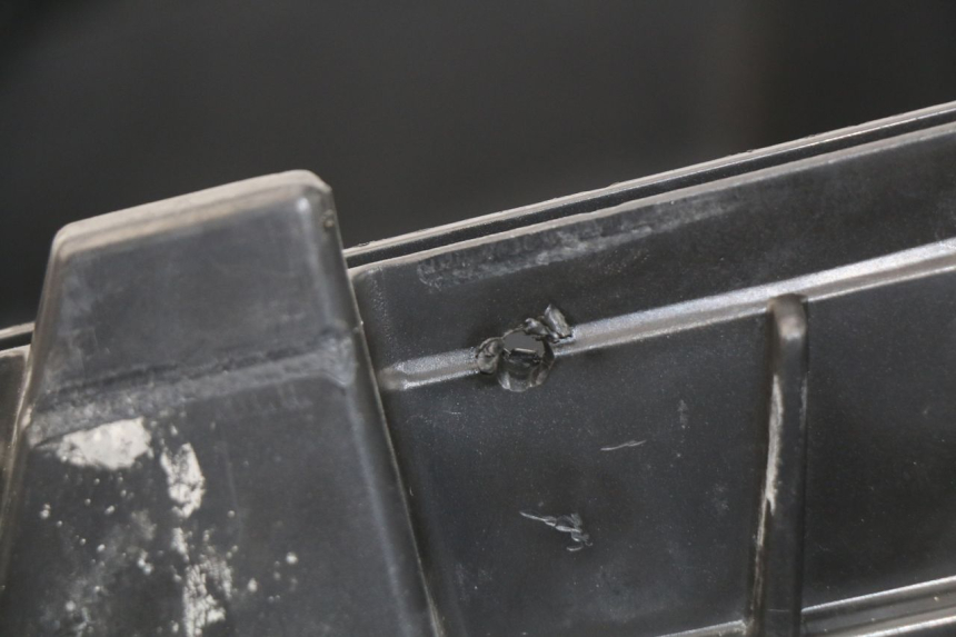 photo de Bauletto sella PEUGEOT SATELIS 500 (2007 - 2013) - Stato della superficie e materiale