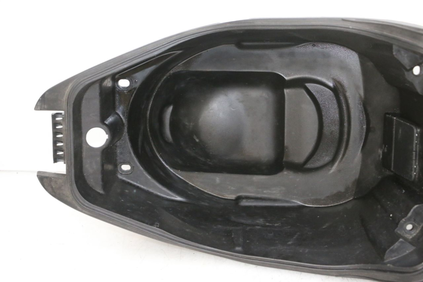 photo de SOTTOSELLA PEUGEOT SPEEDFIGHT 4 4T EFI 50 (2021 - 2025) - Marcature e riferimenti originali