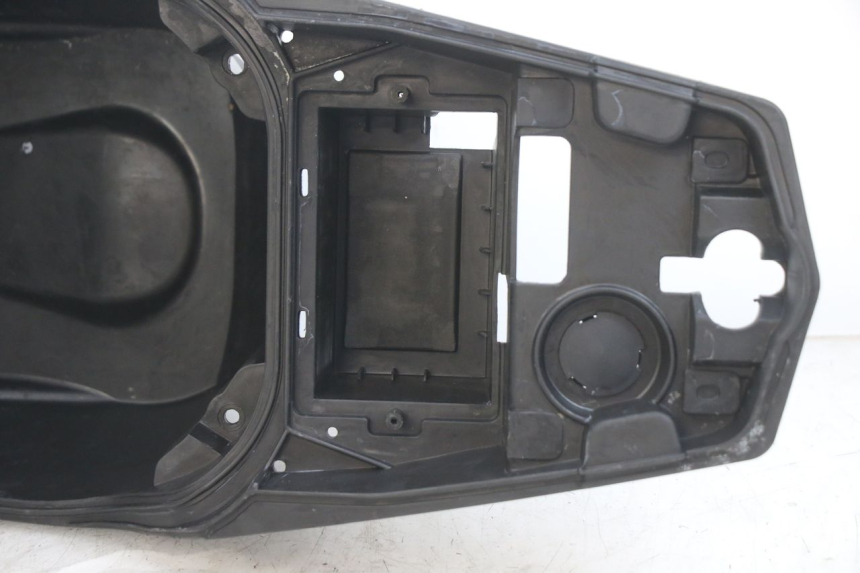 photo de COFANO SELLA PEUGEOT SPEEDFIGHT 4 4T 50 (2015 - 2020) - Dettaglio del componente