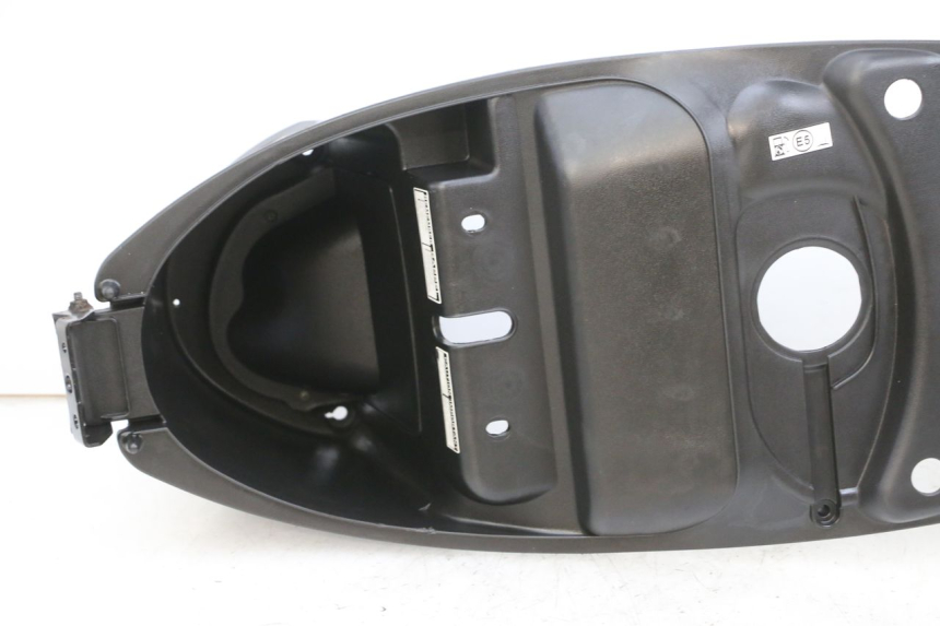 photo de SOTTOSELLA PEUGEOT TWEET PRO EFI 4T 50 (2021 - 2022) - Stato della superficie e materiale