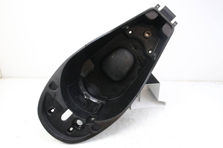 photo de COFANO SELLA PEUGEOT VIVACITY NEW 2T 50 (2008 - 2017) - Dettagli dei punti di fissaggio