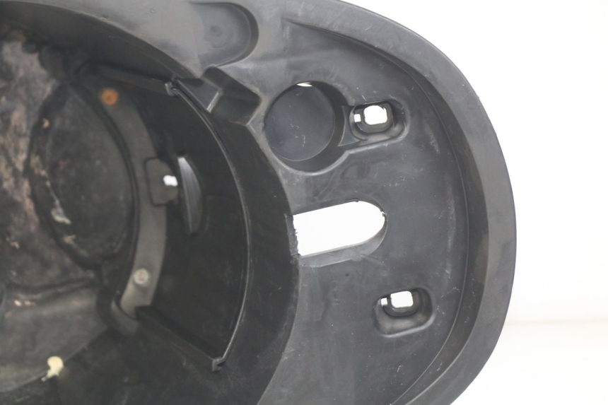 photo de COFANO SELLA PEUGEOT VIVACITY NEW 4T 50 (2008 - 2017) - Dettagli dei punti di fissaggio