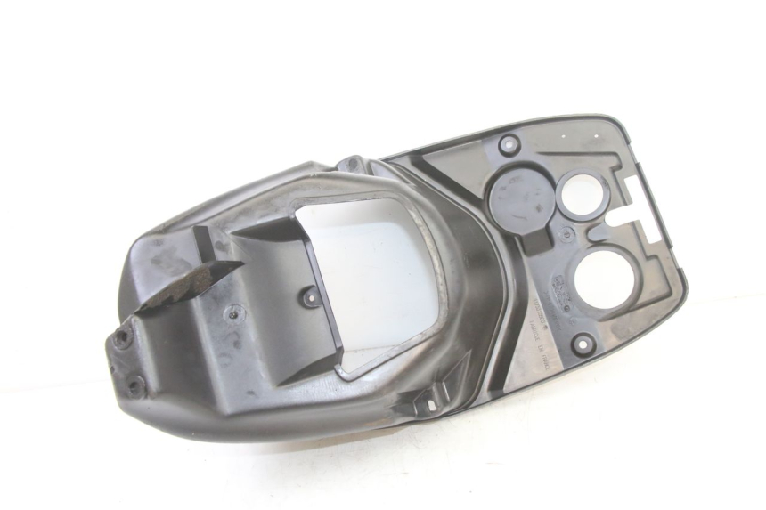 photo de SOTTOSELLA PEUGEOT VIVACITY 50 (2004 - 2009) - Stato della superficie e materiale