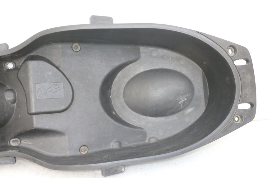 photo de COFANO SELLA YAMAHA XMAX X-MAX 125 (2006 - 2009) - Stato della superficie e materiale