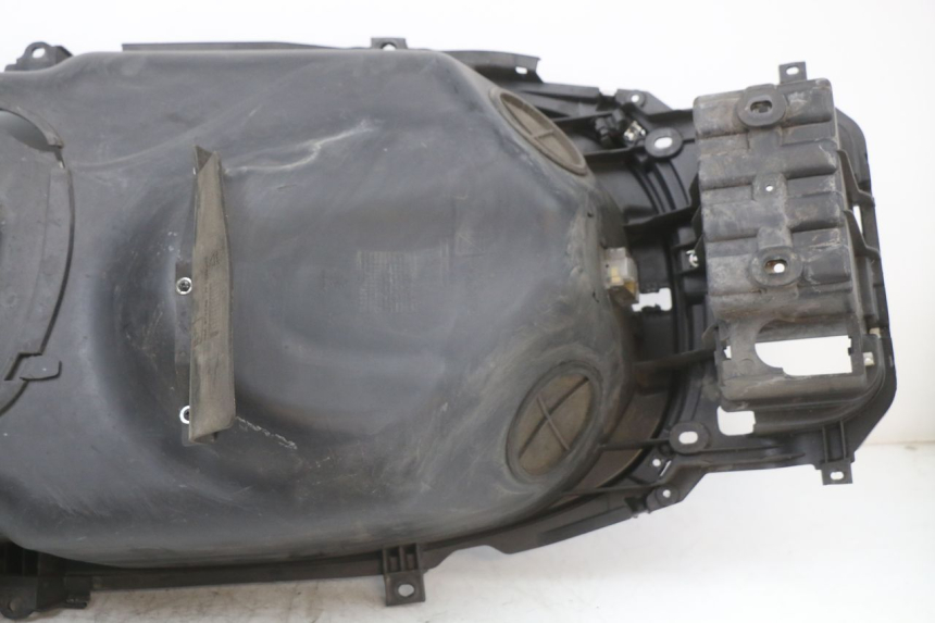 photo de COFANO SELLA PIAGGIO X10 125 (2012 - 2017) - Zoom sui componenti
