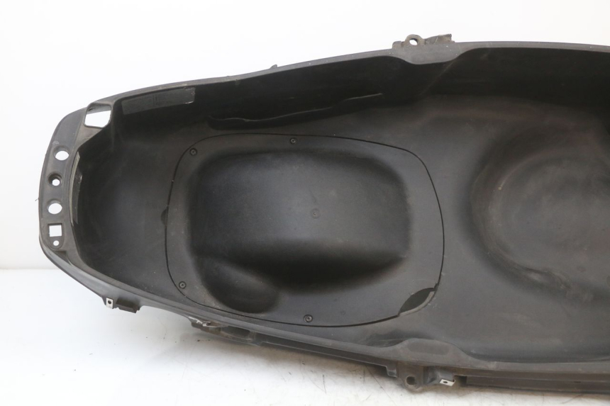 photo de COFANO SELLA PIAGGIO X10 125 (2012 - 2017) - Marcature e riferimenti originali