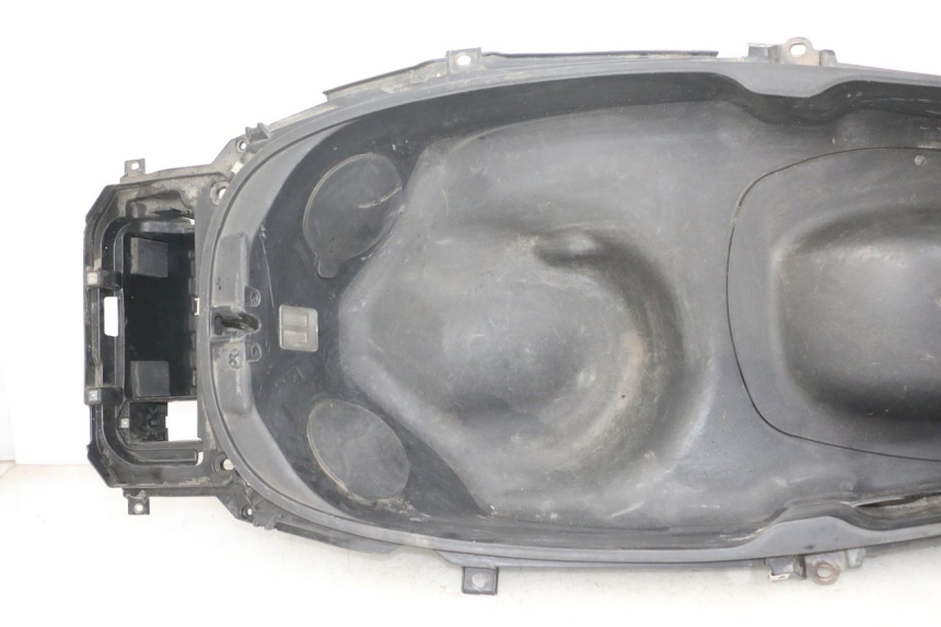 photo de COFANO SELLA PIAGGIO X10 125 (2012 - 2017) - Marcature e riferimenti originali