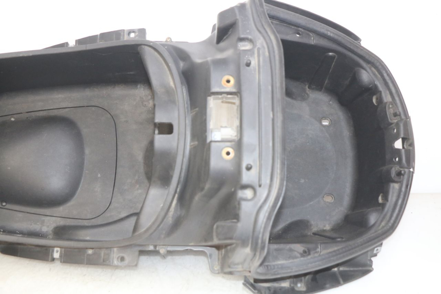 photo de COFANO SELLA PIAGGIO X8 125 (2004 - 2007) - Dettagli dei punti di fissaggio