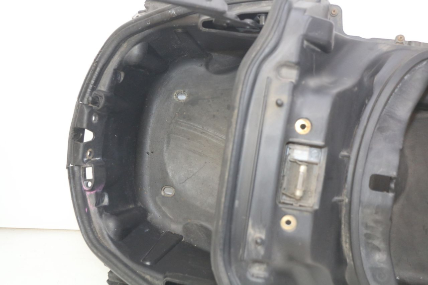 photo de BAULETTO SELLINO PIAGGIO XEVO - X EVO 125 (2007 - 2017) - Stato della superficie e materiale