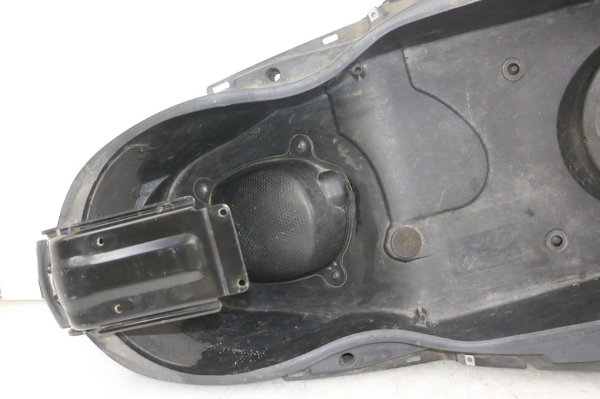 photo de SCATOLA SELLA YAMAHA X-MAX XMAX ABS 250 (2010 - 2014) - Altra vista dell'articolo