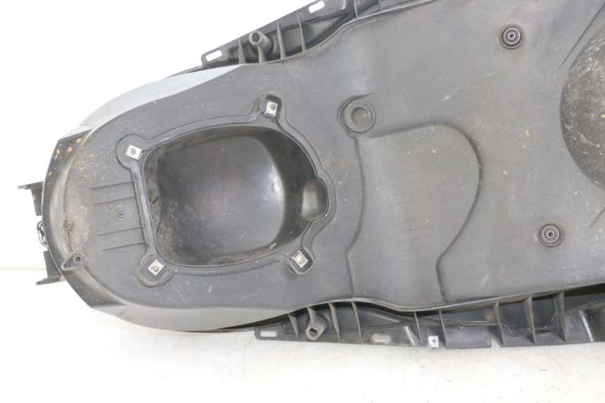 photo de SCATOLA SELLA YAMAHA X-MAX XMAX ABS 250 (2010 - 2014) - Dettagli dei punti di fissaggio