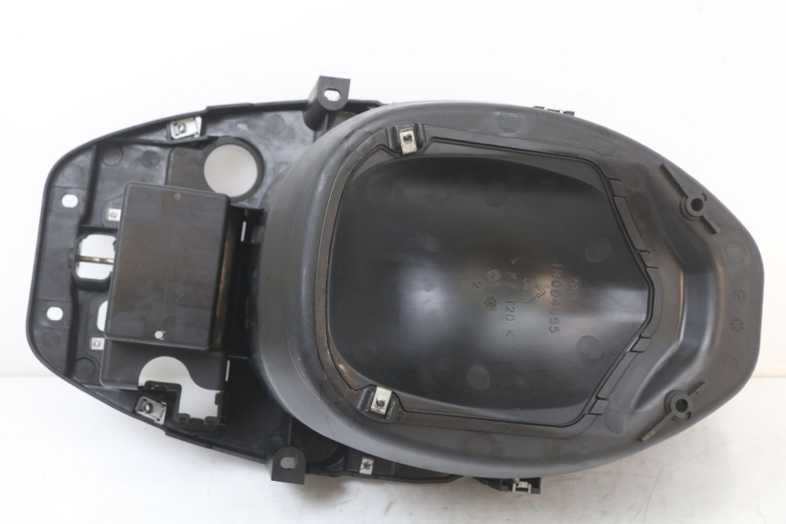 photo de COFANO SELLA PIAGGIO ZIP 4T 50 (2018 - 2020) - Stato della superficie e materiale