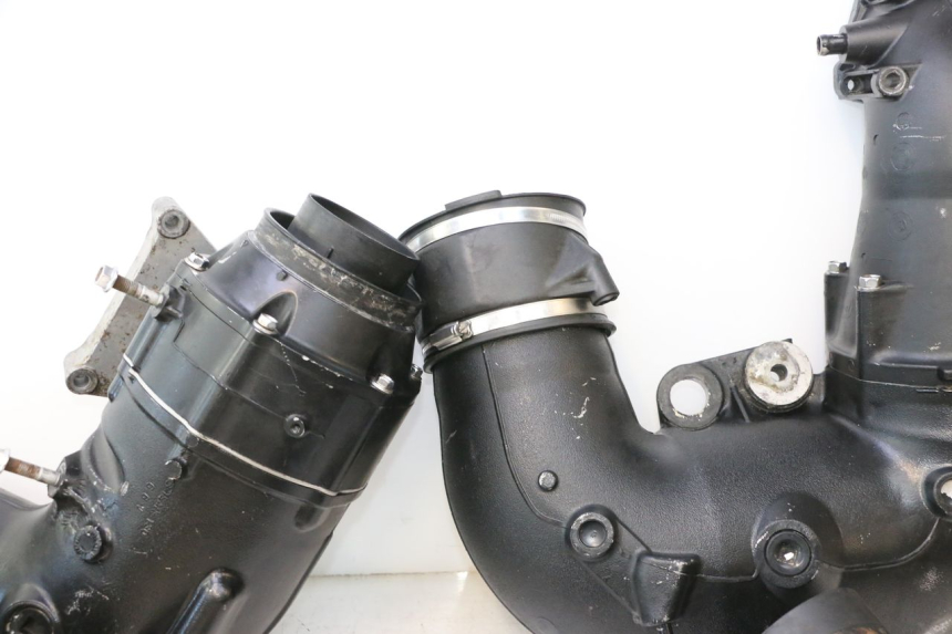 photo de COLLETTORE YAMAHA WAVE RUNNER GP R 1200 (2000 - 2003) - Focus sulla struttura