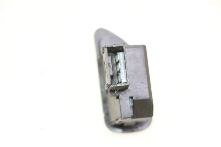 photo de COMMUTATORE FRECCE PIAGGIO MP3 HPE 310 (2024 - 2025) - Zoom sullo stato d'uso