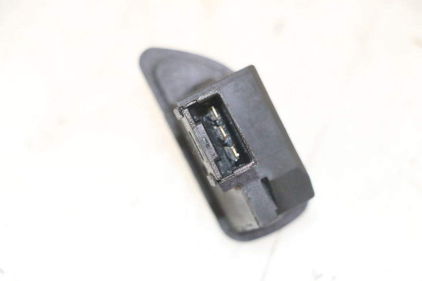 photo de COMMUTATORE FRECCE PIAGGIO MP3 LT 300 (2010 - 2016) - Zoom sullo stato d'uso