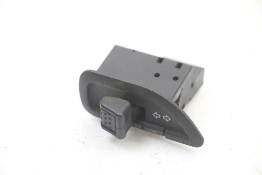 photo de COMMUTATORE FRECCE PIAGGIO NRG POWER PUREJET 50 (2018 - 2021) - Zoom sullo stato d'uso