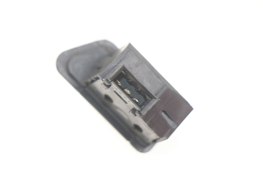 photo de COMANDO FRECCE PEUGEOT TWEET 4T 50 (2018 - 2022) - Zoom sullo stato d'uso